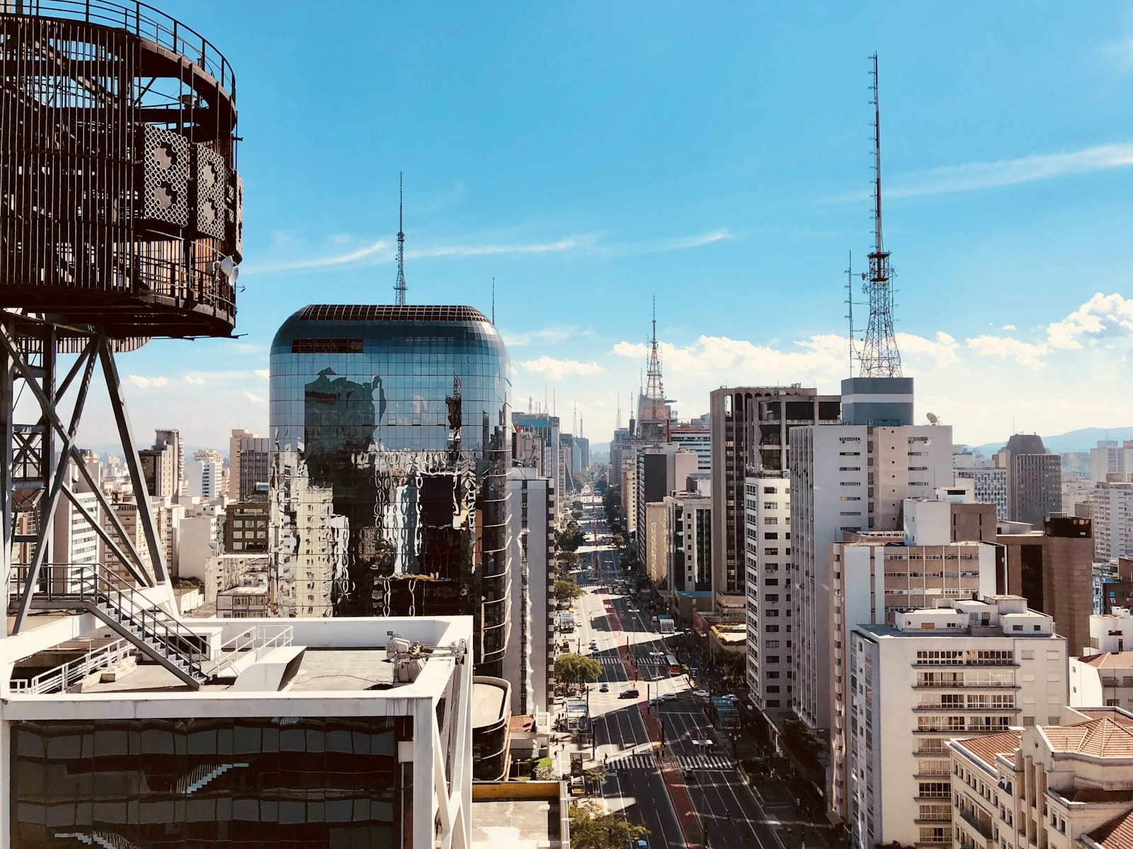 Skyline de São Paulo — o lado brasileiro da operação